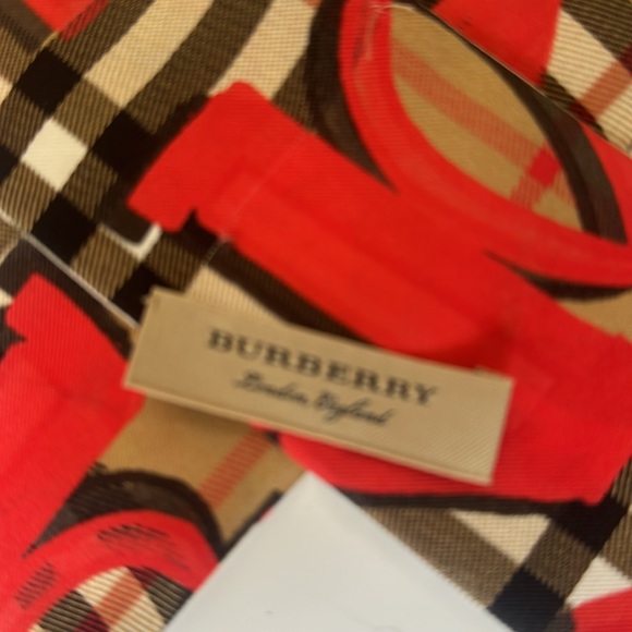 BURBERRY SCARF - Picture 5 of 5